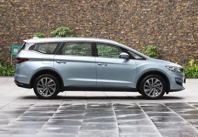 吉利嘉际■开完吉利嘉际,再开别克GL6,车主:对比后差距一目了然