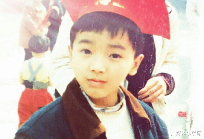 『华晨宇』他还是从前那个少年，没有一丝丝改变，这样的花花你们还爱吗？