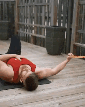 胸肌|无需器械,4个弹力带动作,让你居家就能练出饱满胸肌