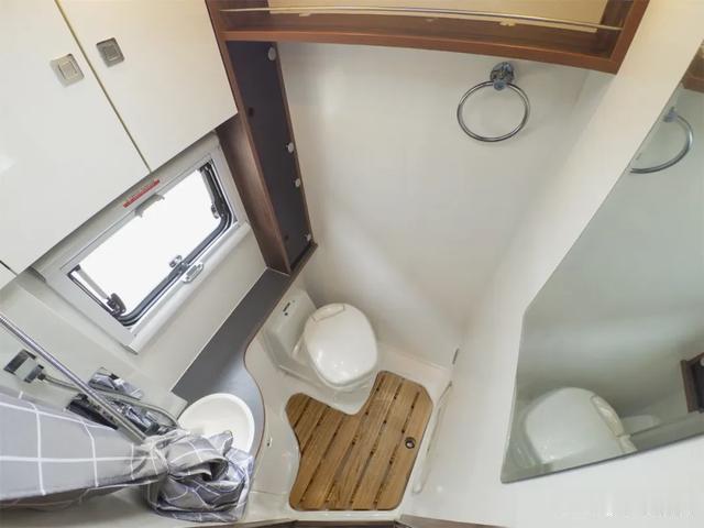 『房车』采用全铝车身的房车见过吗？车高不到3米全家都能玩，性价比挺高