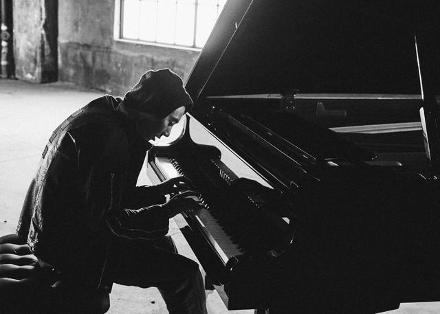 李艾@更高兄弟melo谢宇杰发布个人首张专辑《Old Master》