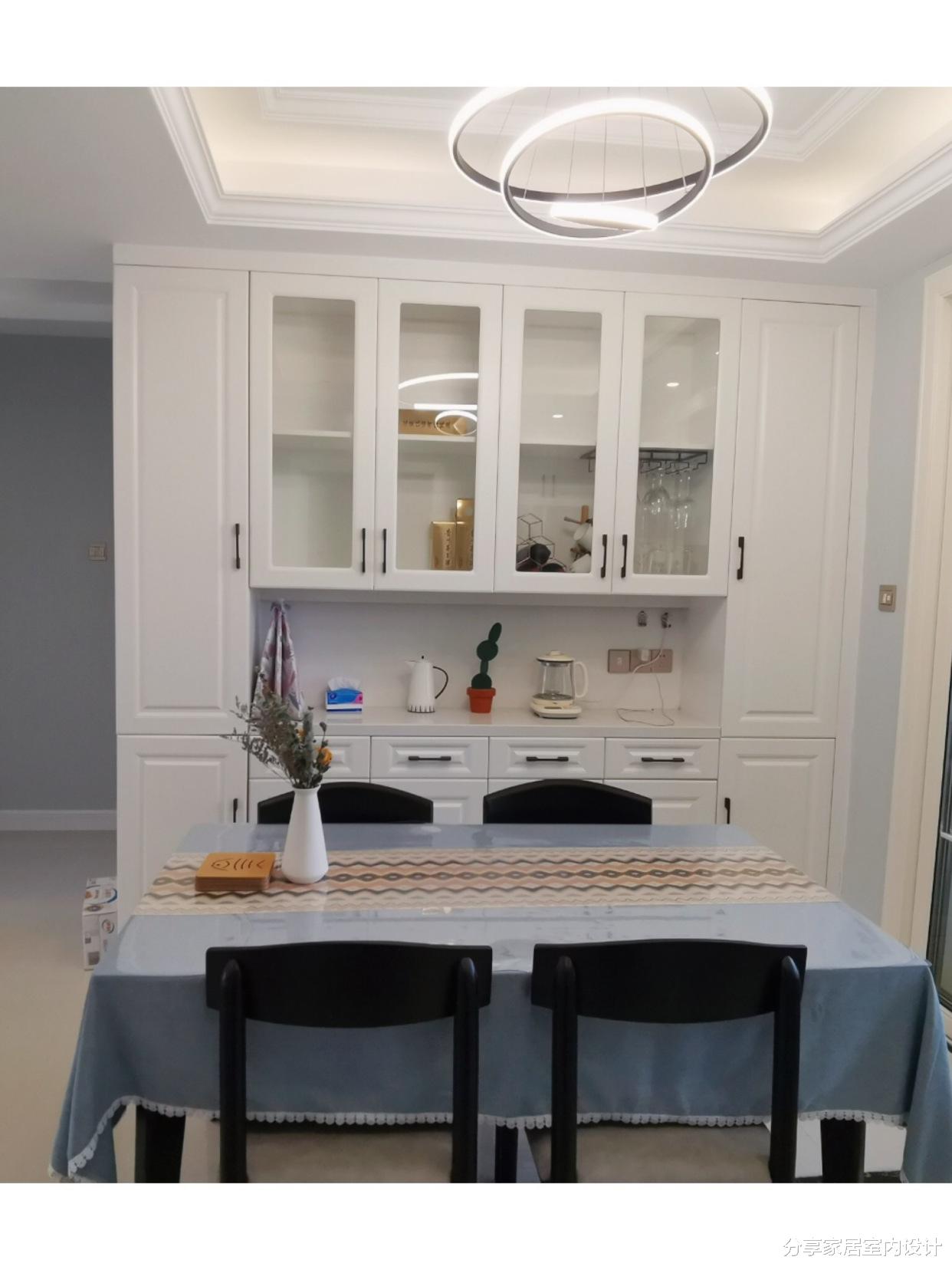 「」越来越多人家里不做电视墙，看她家装修，大多年轻人都喜欢，晒晒