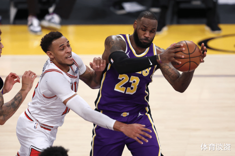 勒布朗·詹姆斯|24+7+8，又是联盟第一！戴维斯你被骗了，这分明是29岁的詹姆斯