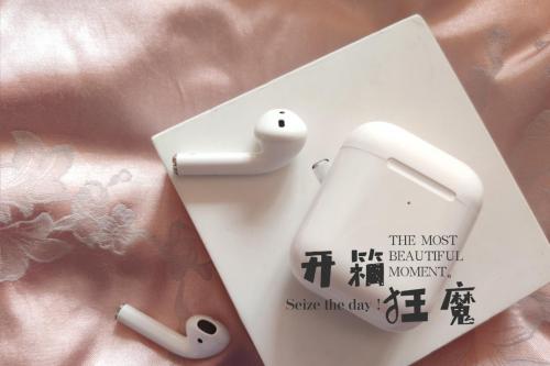 「蓝牙耳机」开箱狂魔自费14000元，深度评测26款知名蓝牙耳机！