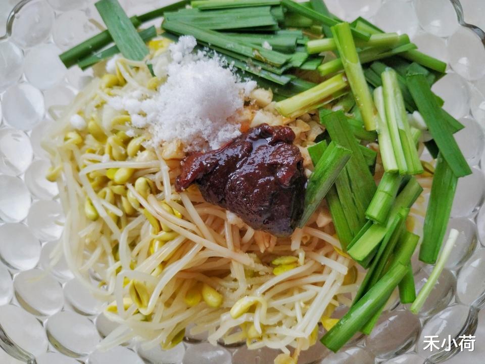 「黄豆芽」黄豆芽最好吃的做法，简单快手，做一大盆，两天就吃没了