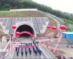 「牡佳高铁」全长5.3公里！牡佳高铁第三长隧道通了 | 下月全线隧道贯通