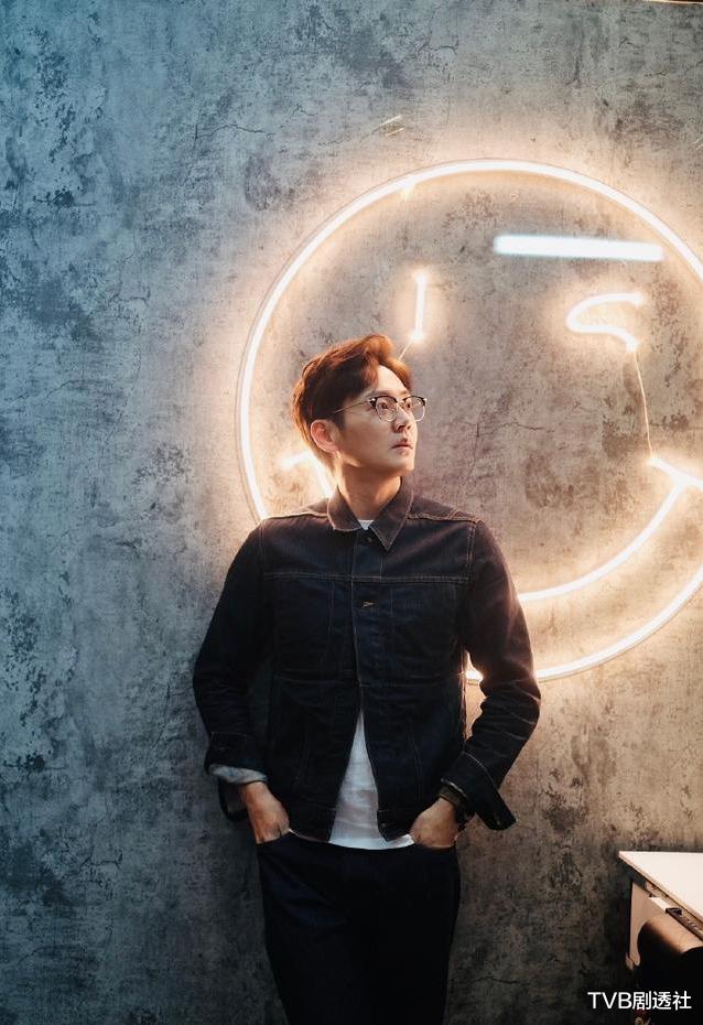 张振朗|一年或将播出5部剧，TVB“翻版张智霖”踢走霉运不再做地狱黑仔王