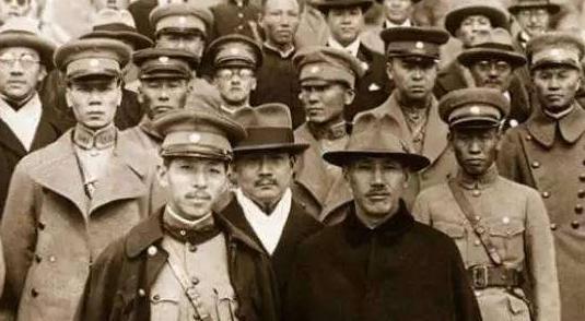 「张学良」张学良被囚禁50多年，蒋介石花费了多少钱？一年就够养一个团