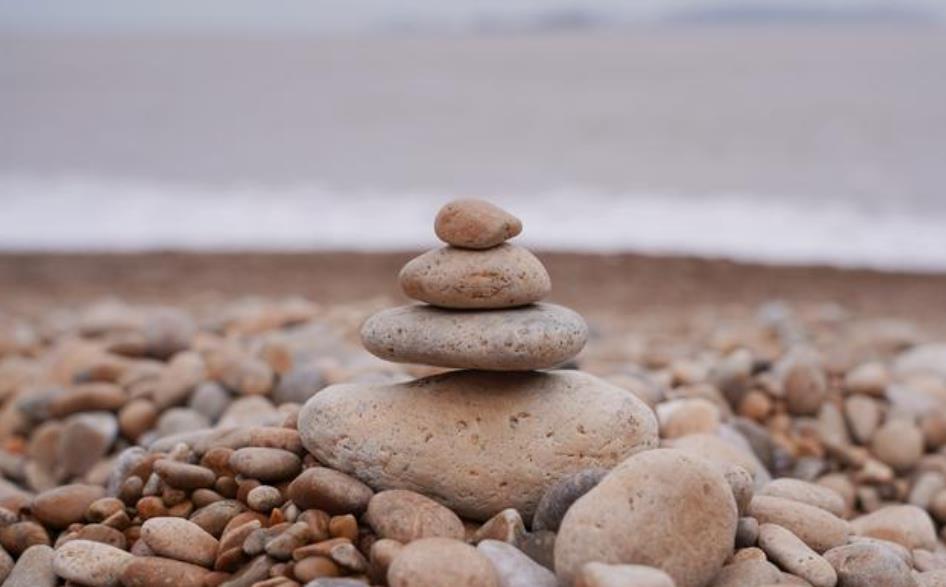 「科学家」遇水不沉的 “鹅卵石”？全球多地海滩已出现，科学家非常担忧！