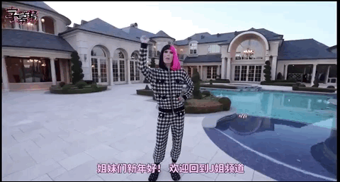 美国网红豪掷一亿买下一万平城堡，网友：在深圳只够买500平