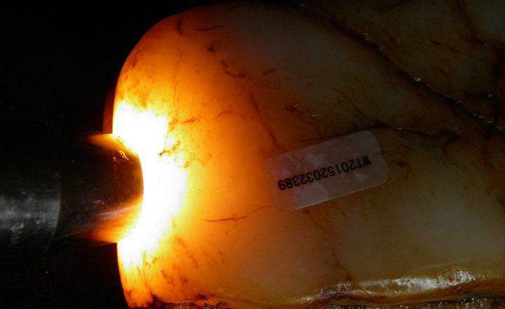 |玩玉拿着电筒，一看就是外行！