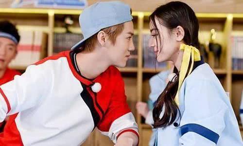 『迪丽热巴』继《跑男》后，迪丽热巴再次因综艺而被炒CP，网友：长点心吧！