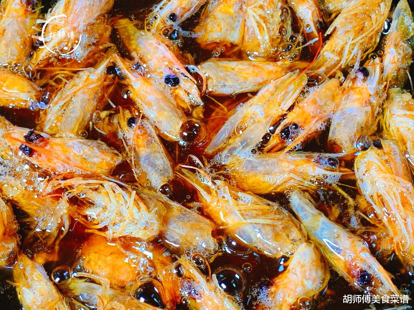 |吃大虾时,虾头里面是“屎”还是“精华”?如果不懂,那就尴尬了