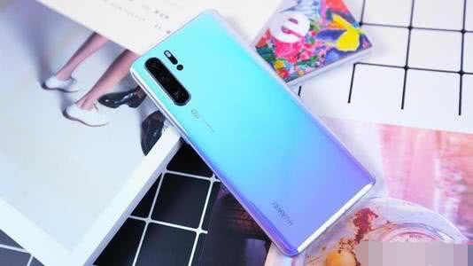 【华为】8GB大运存＋徕卡四摄，任正非太心机大放血，网友：雷军你危险了