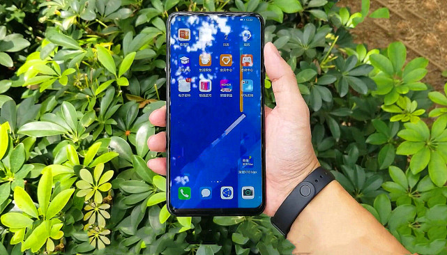 荣耀|用了就回不去？荣耀大屏机型开始松动价格，还有天玑800+双模5G