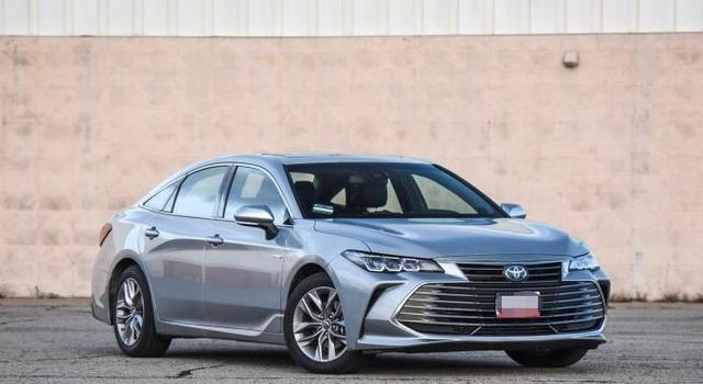 【亚洲龙】开完丰田亚洲龙，再换到红旗H7上，车主：对比后差距一目了然！