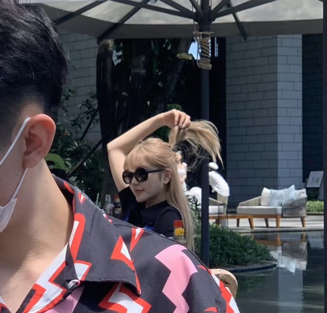 『周扬青』路人三亚酒店拍到周扬青零修图，曝光她与罗志祥分手后最真实状态