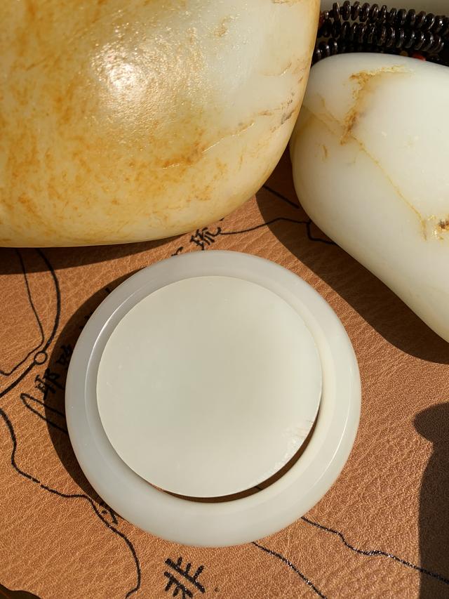 |你知道和田玉手镯应该戴哪只手吗?