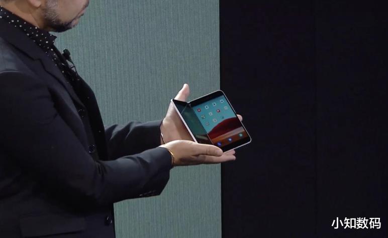 雷军|微软重回手机市场！全新旗舰酷似折叠手机，双屏设计+定制系统