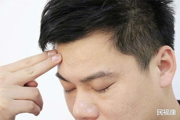 驼背|寿命不太长的人，走路会出现“丑样子”，若你也有，要趁早改