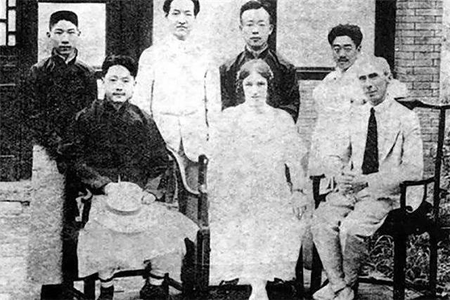 赵元任|民国专家建议废除汉字，他写下96字奇文反驳，全文只有一个读音