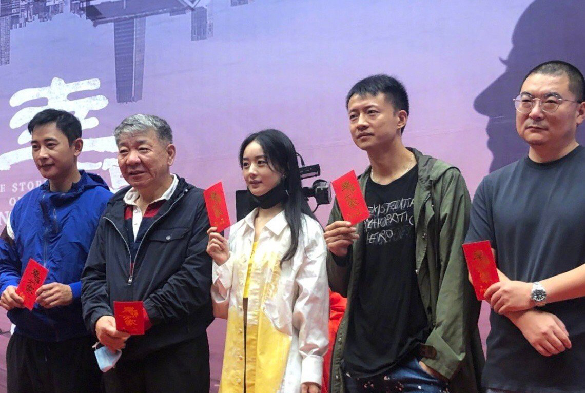 赵丽颖|赵丽颖新剧开机，离开十级精修后，现场生图下的皮肤状态让人失望