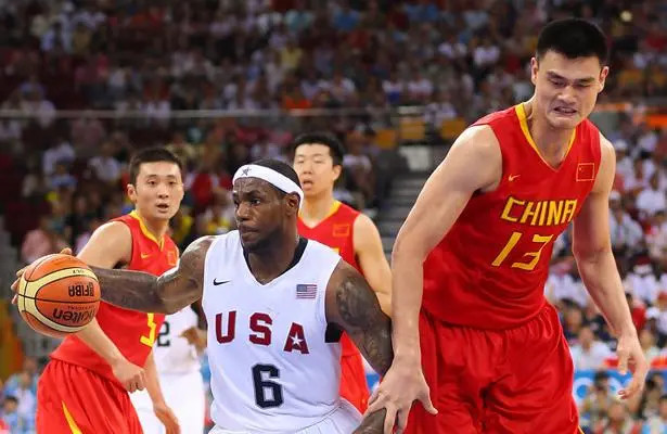 詹姆斯|35岁的詹姆斯来CBA场均能拿多少分？看看易建联和姚明的评价