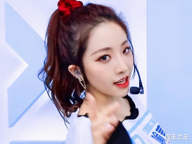 [青2]《青2》喻言首进前三，两个细节证明她被力捧，节目组终于向粉丝妥协