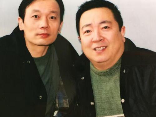 董浩|央视主持董浩, 36岁被下\死亡通牒\, 今65岁同娇妻住乡下破屋吃面条