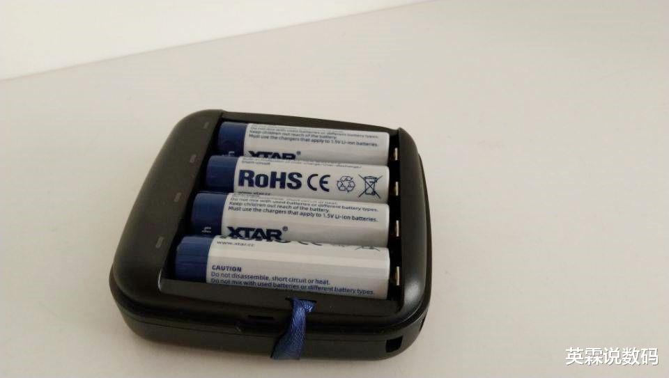 电池|熊孩子玩具电池不怕没电了！XTAR ET4S充电器之体验