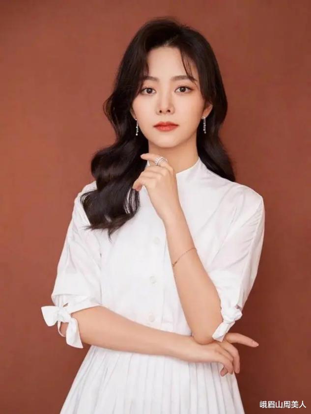 发型|?女人头发别瞎剪，今夏流行这5款“发型”就对了，时髦显脸小