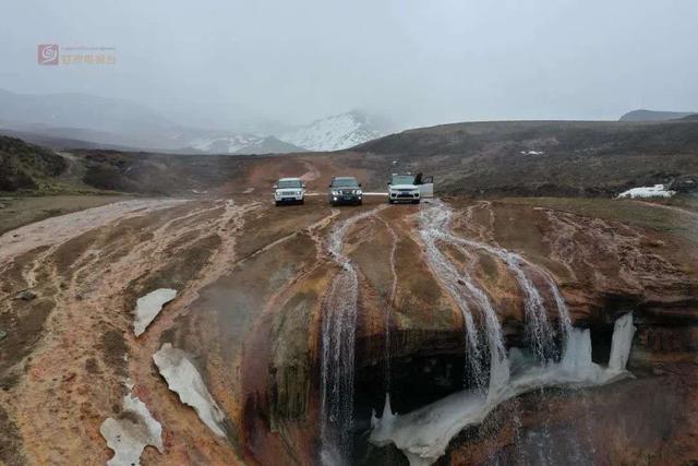 「川藏线」痛心！川藏线亚洲最大钙化滩遭豪车碾压，景区明令不允许驾车入内