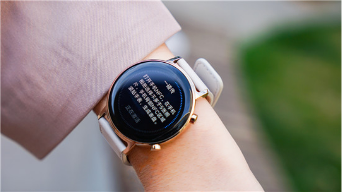 「Java」?华为Watch GT2凝霜白，主打女性用户的智能手表，特别在哪里