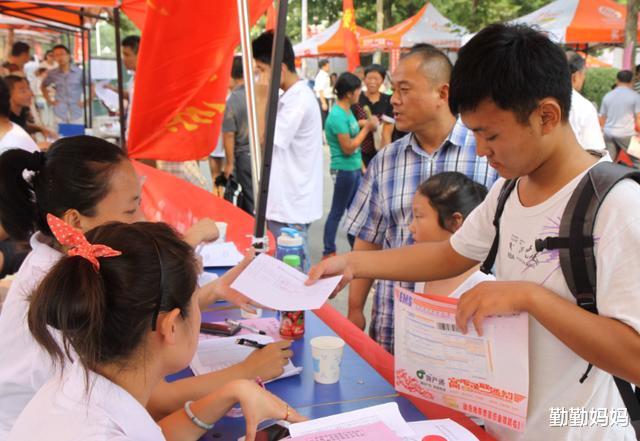 大学|今年大一新生太“幸运”了，有4个特殊“福利”，网友：史无前例