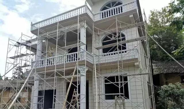 仅为面子花80万在村里建别墅, 老鼠住的时间比人都住的多