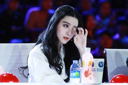 #范冰冰#范冰冰被男演员公开表白:欠的几个亿我来解决,你只有10个月考虑