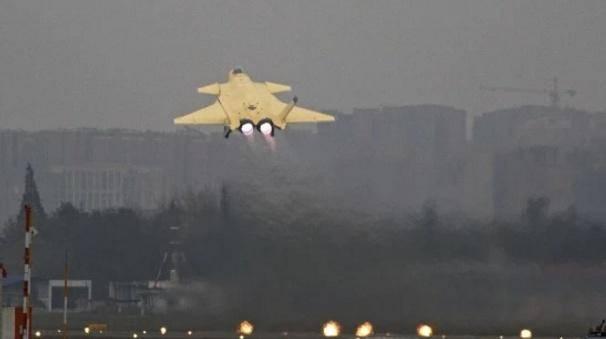 『歼-20』歼20超音速1.5小时从成都到沈阳？两地间隔1小时巨响，疑似音爆