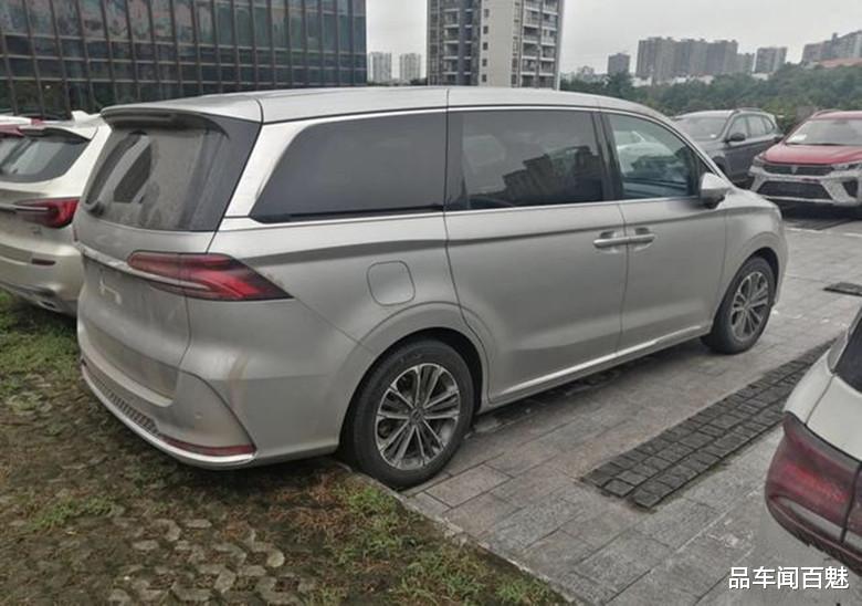 本田艾力绅|荣威iMAX8低配版街头现身，没有新Logo也很大气，轴距3米配侧滑门