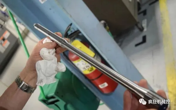 『射击』枪管为什么不能铸造，非要用铁棒钻出来？