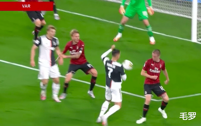 「C罗」凌晨4点，C罗丢点球险成罪人，10秒后大反转，AC米兰锋霸红牌罚下