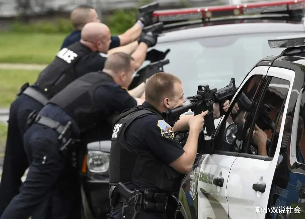 美国▲恶有恶报！三大“末日噩耗”降临美国，特朗普“原地辞职”，专家：全完了