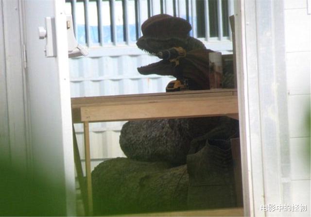 【侏罗纪世界3】《侏罗纪世界3》曝新照，一头经典恐龙回归，衍生剧集将出