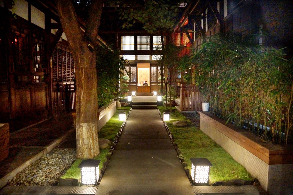 「」12个庭院花园“景观灯”设计，瞬间让你的庭院高大上
