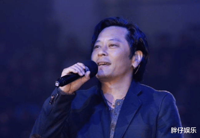 「赵粤」王杰从小就表现出文艺天赋,更是非常的努力出唱片,音乐功底深厚