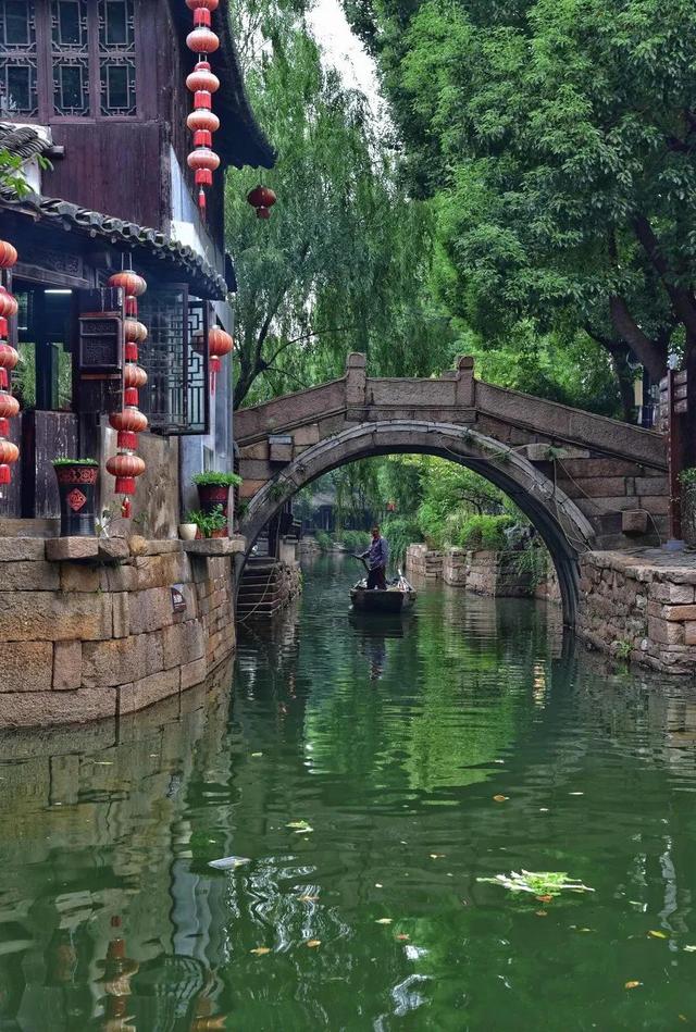 #古镇#国内哪里的古镇最美？看完刷新你的认知！