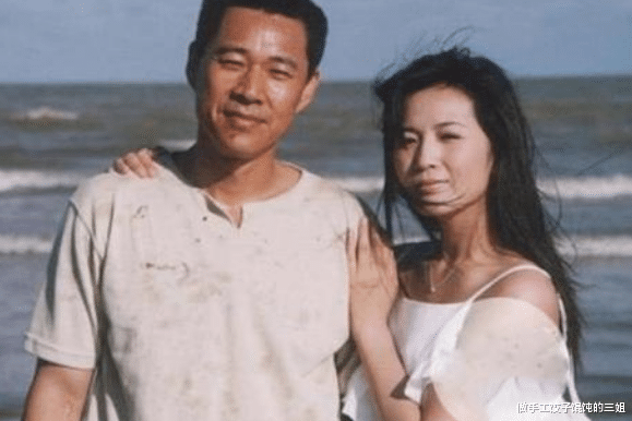 張豐毅與霍凡：婚後26年，甜蜜依舊如初，明星婚姻典范-圖4