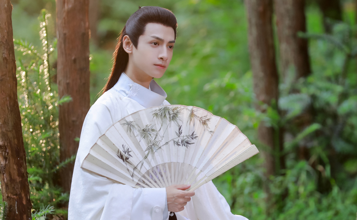 罗云熙|罗云熙仙气再重，也逃不过蓝色拖鞋的摧残，粉丝：滤镜粉碎机