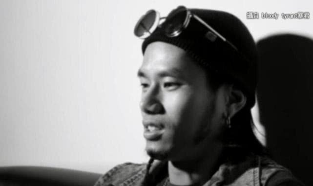 萧逸:知名乐队前主唱给友人喂毒致其暴毙,今被判有期徒刑2年缓刑5年