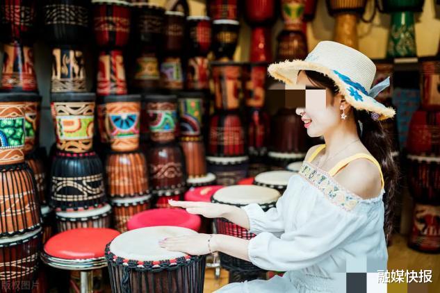 手鼓|云南再现\黑旅游\风波，游客进店不消费遭商家怒斥：穷鬼，没钱别出来玩