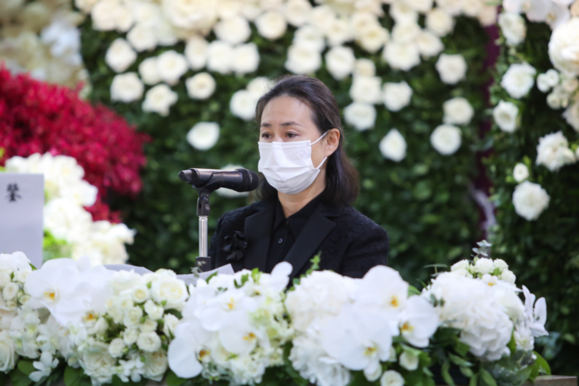 赌王|赌王出殡现场,四名儿子整齐同框,家族排位曝光何超琼处一排末端